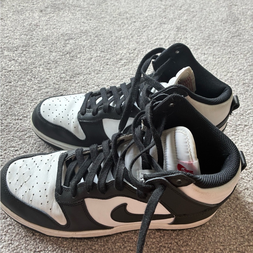 Nike Dunk Retro Size 9 Black and White Athletic Shoes